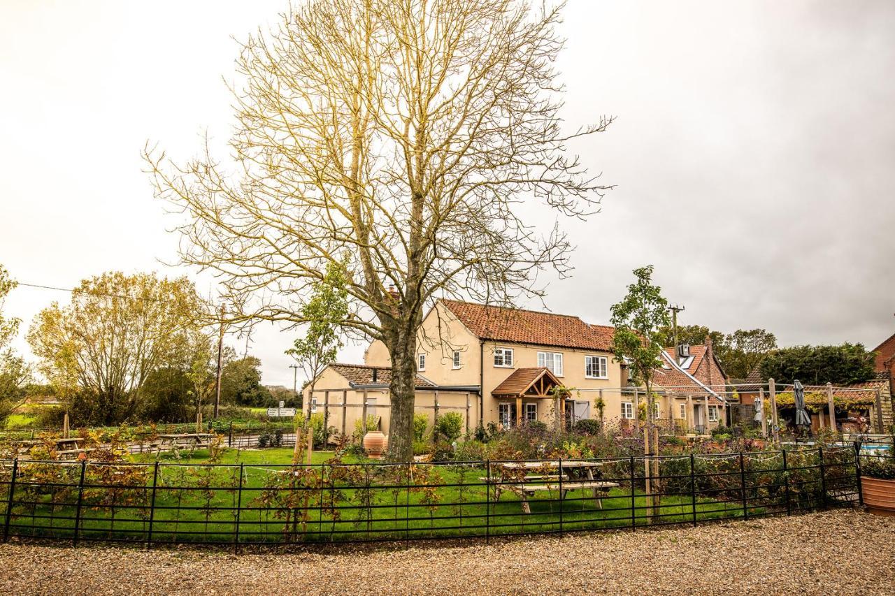 The Three Horseshoes Briston Exterior photo