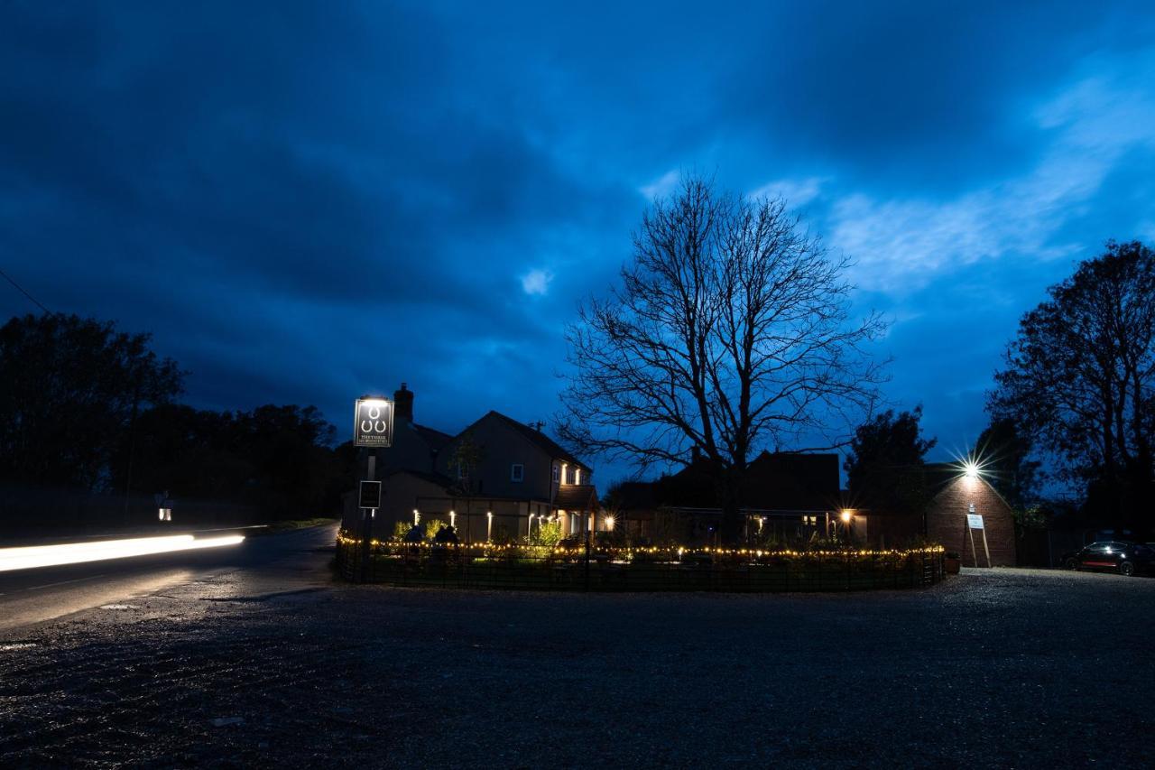 The Three Horseshoes Briston Exterior photo