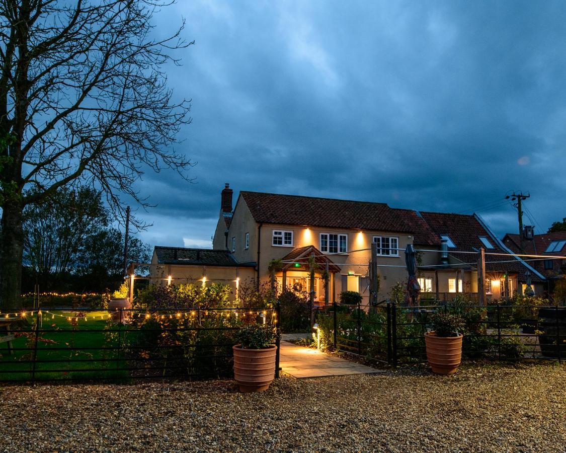 The Three Horseshoes Briston Exterior photo