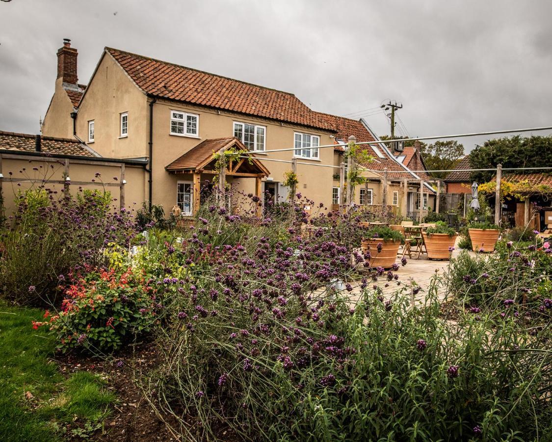 The Three Horseshoes Briston Exterior photo