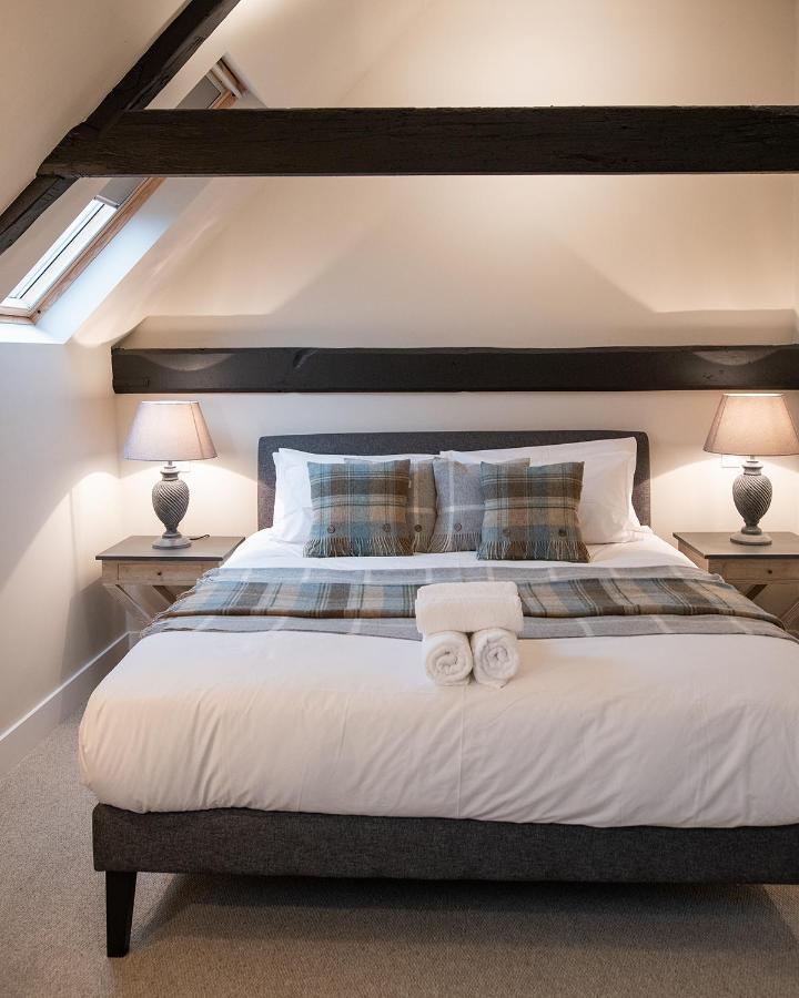 The Three Horseshoes Briston Room photo
