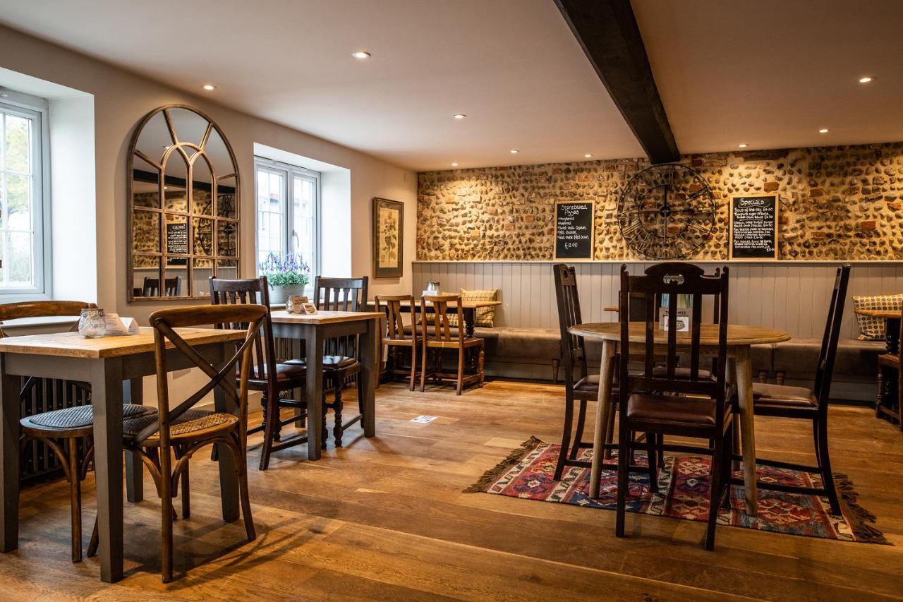 The Three Horseshoes Briston Exterior photo
