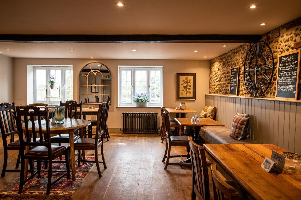 The Three Horseshoes Briston Exterior photo