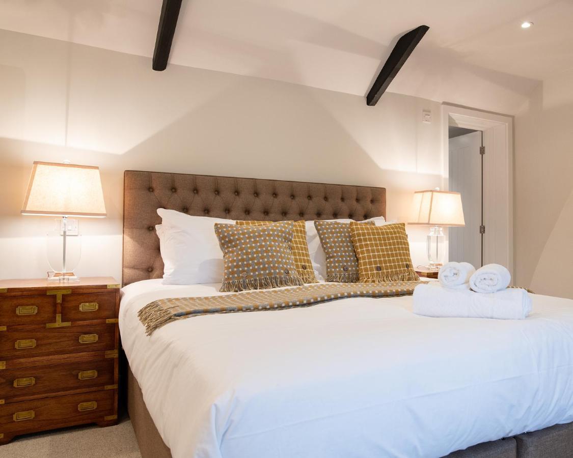 The Three Horseshoes Briston Room photo