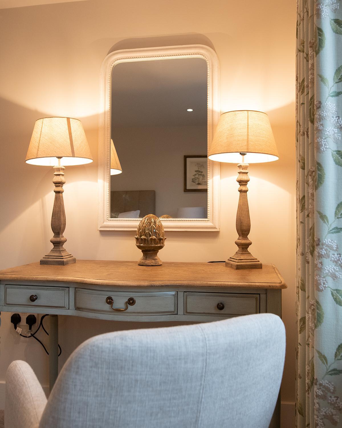 The Three Horseshoes Briston Room photo