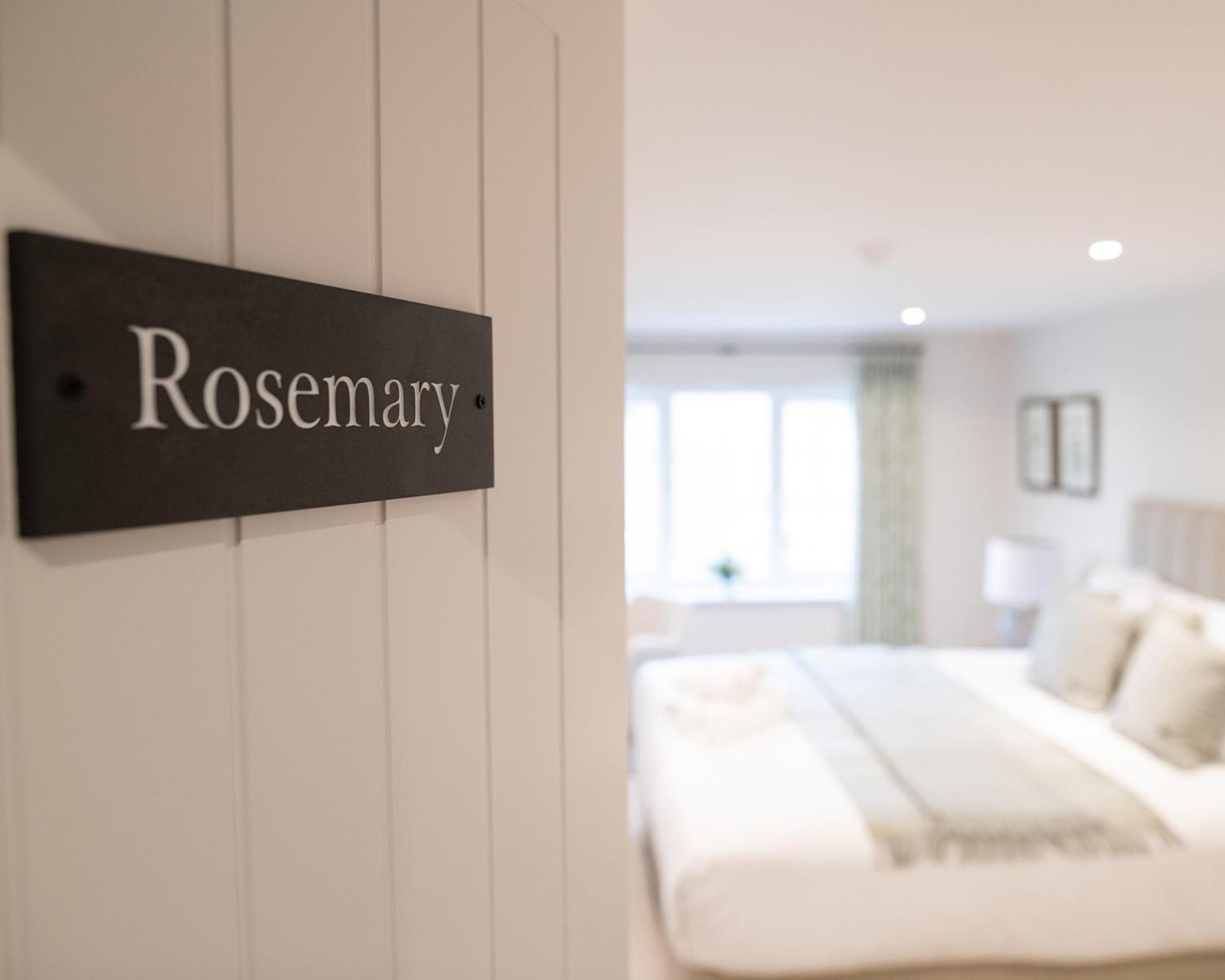 The Three Horseshoes Briston Room photo