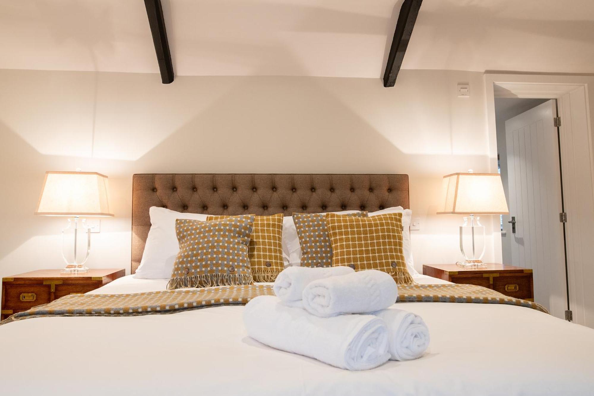 The Three Horseshoes Briston Room photo