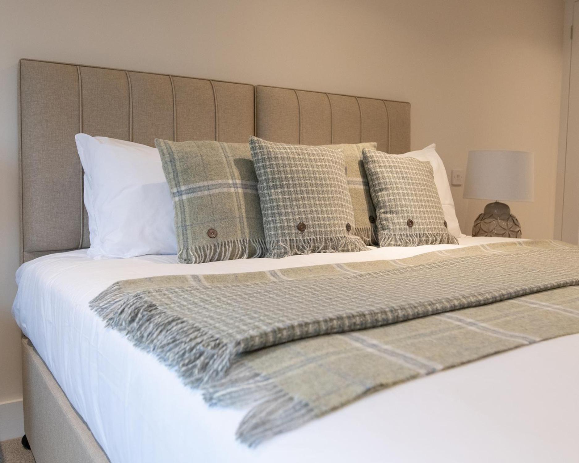 The Three Horseshoes Briston Room photo