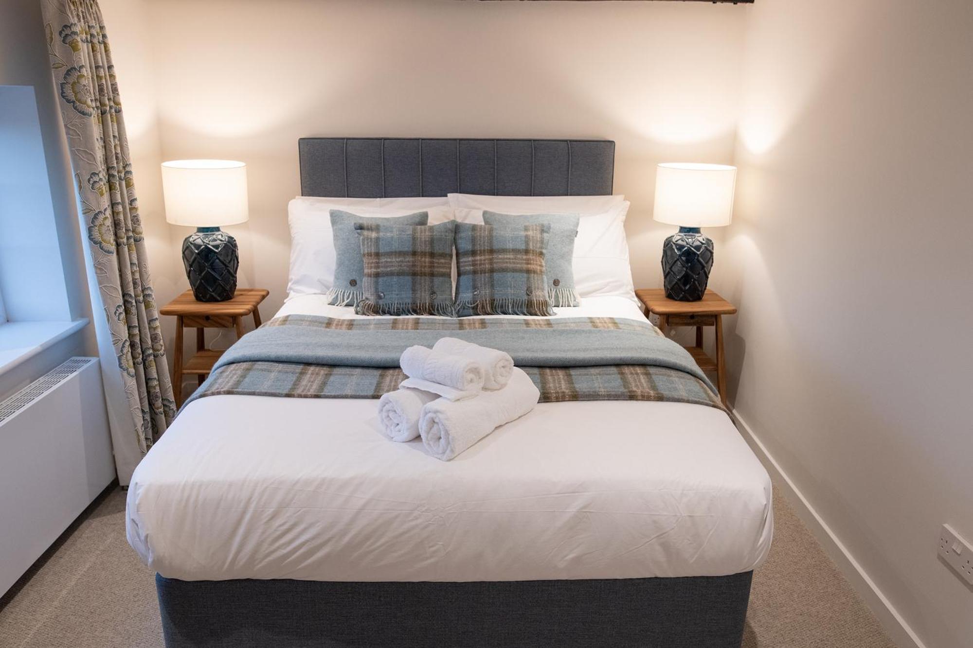 The Three Horseshoes Briston Room photo