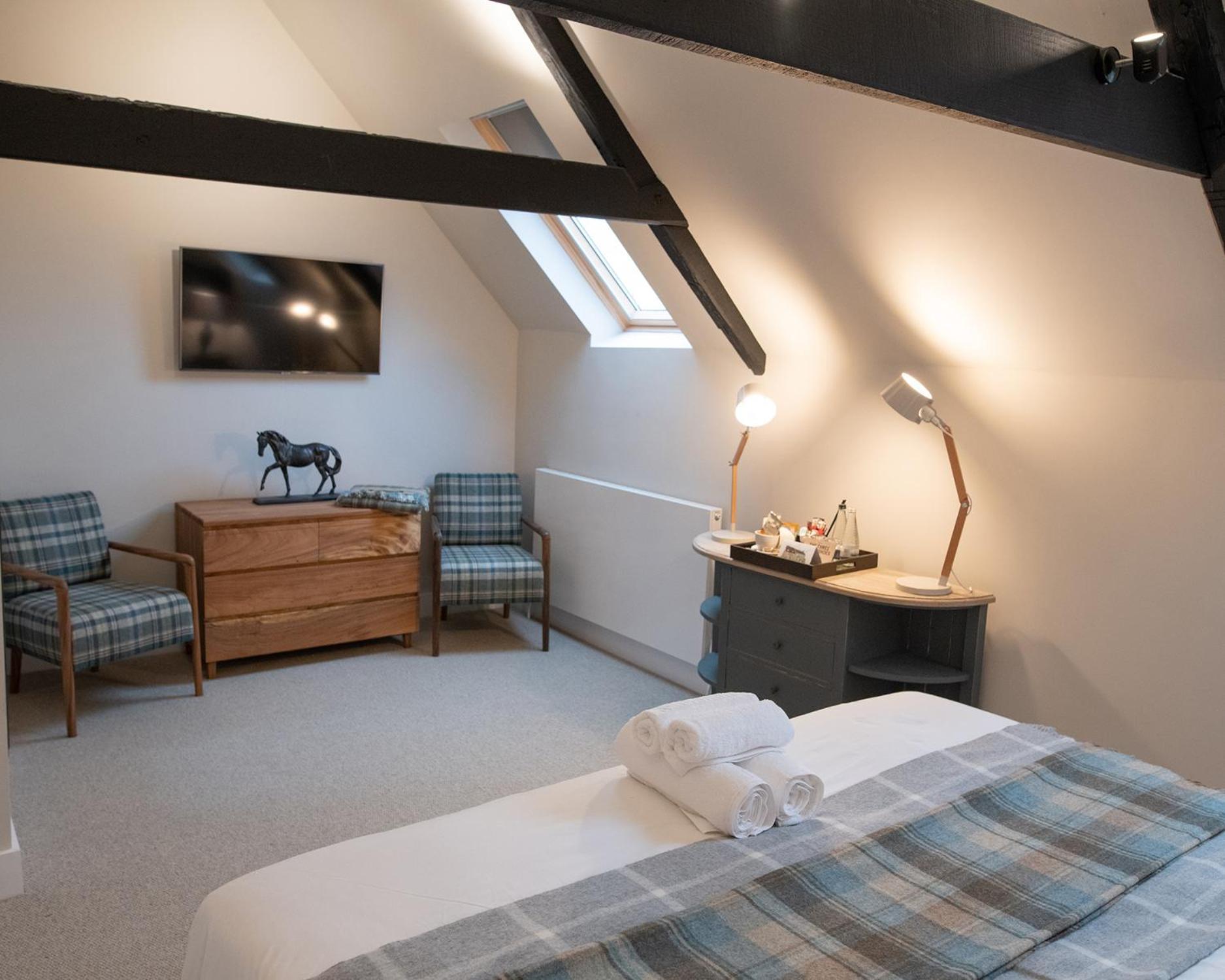 The Three Horseshoes Briston Room photo