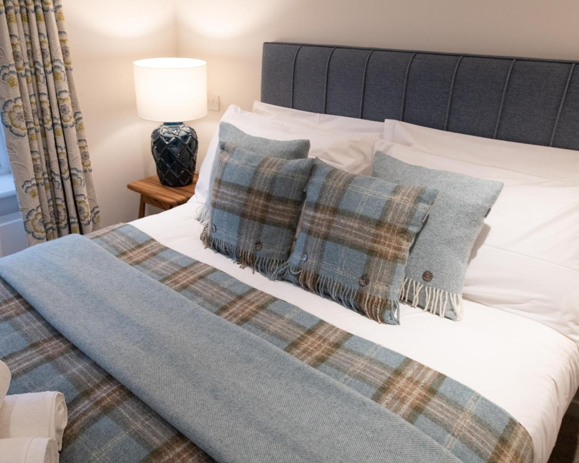 The Three Horseshoes Briston Room photo